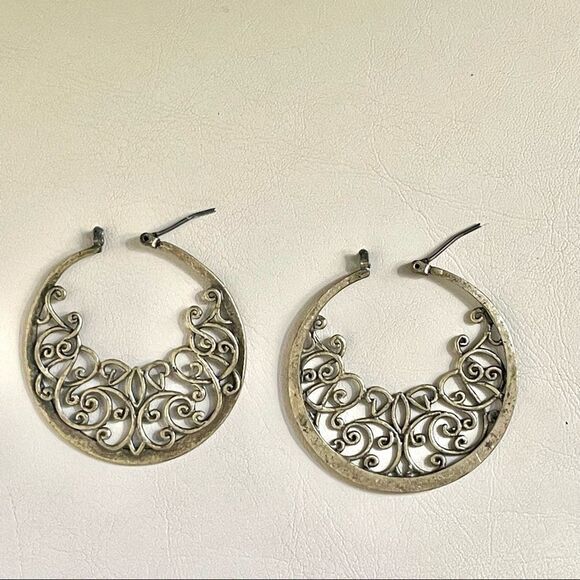 Brass colored hoops with design - Picture 8 of 9